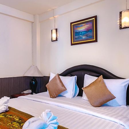 Baik Suite Bangkok Exterior foto