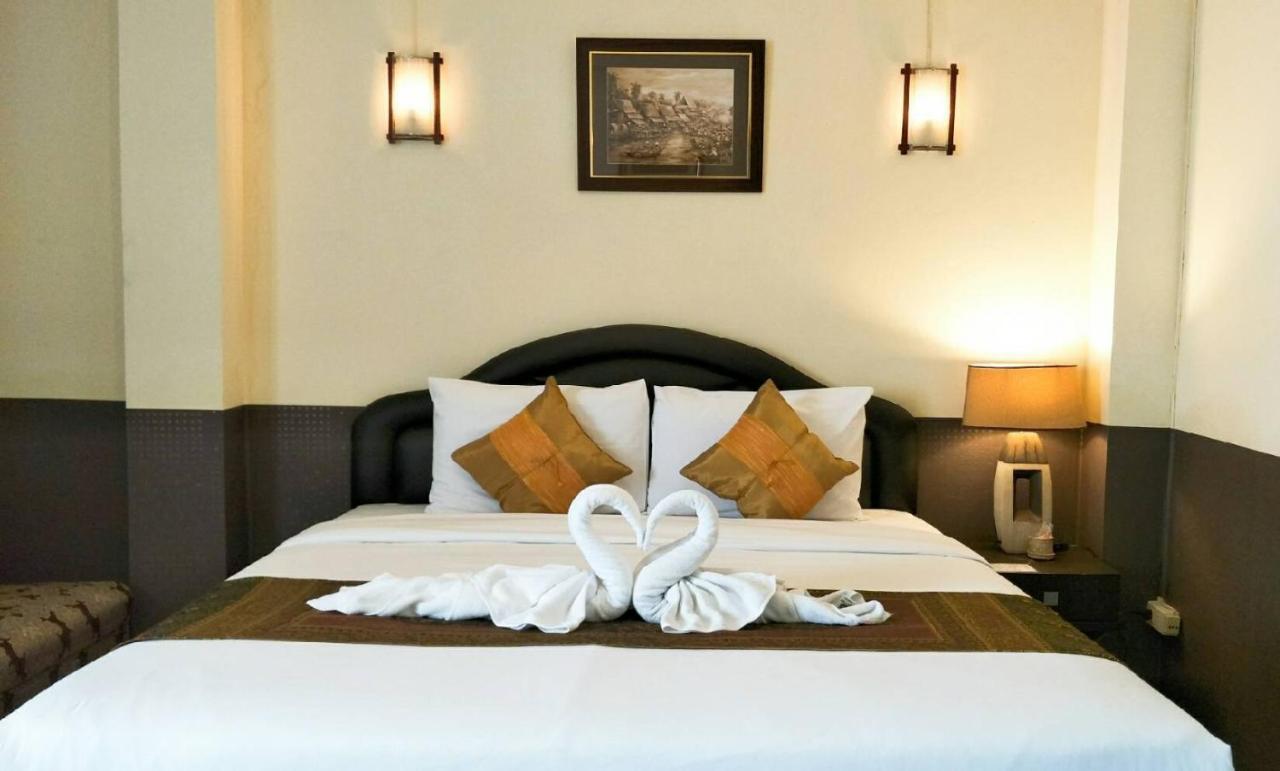Baik Suite Bangkok Exterior foto